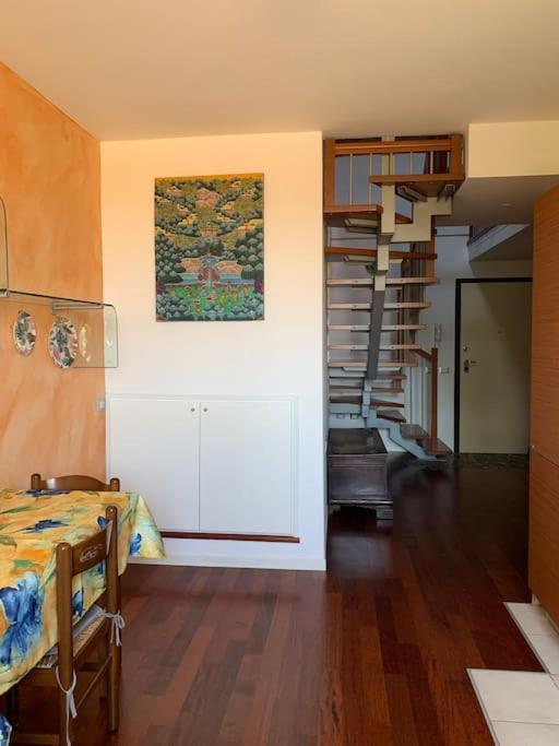 Appartamento Andrew'S House Con Parcheggio Privato 安佐拉德莱米拉 外观 照片