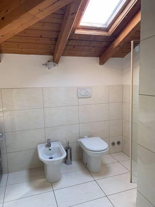 Appartamento Andrew'S House Con Parcheggio Privato 安佐拉德莱米拉 外观 照片