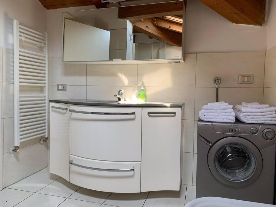 Appartamento Andrew'S House Con Parcheggio Privato 安佐拉德莱米拉 外观 照片